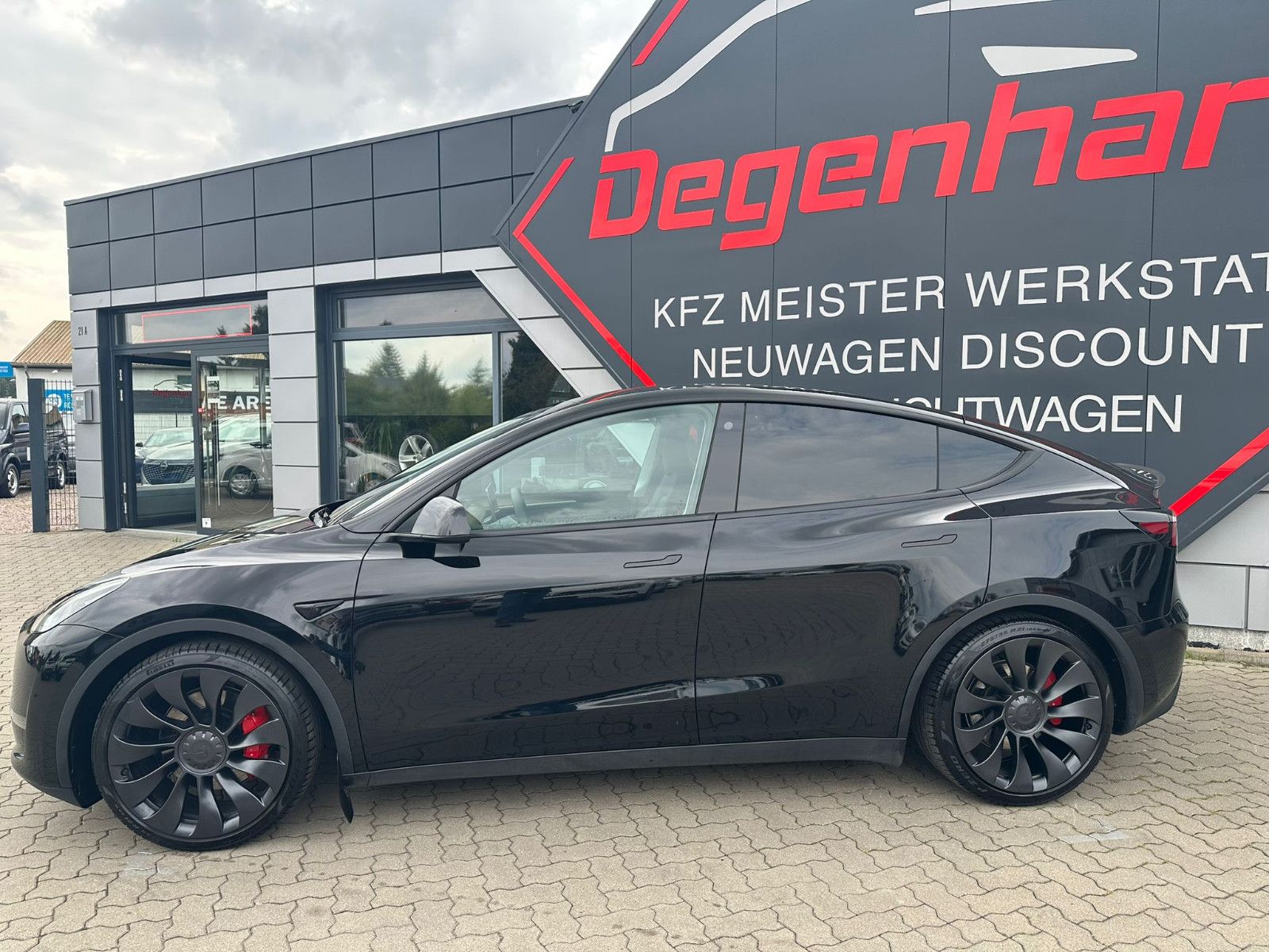Tesla Model Y Performance Matrix AHK foto 2