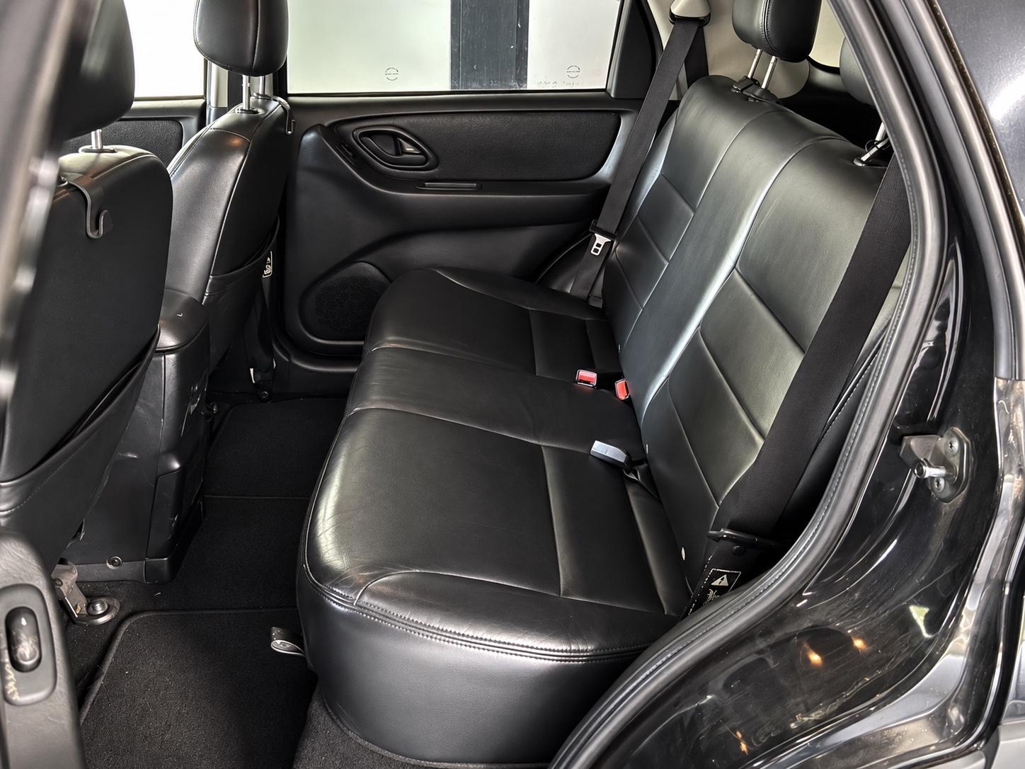Ford Maverick 2004 — photo 15