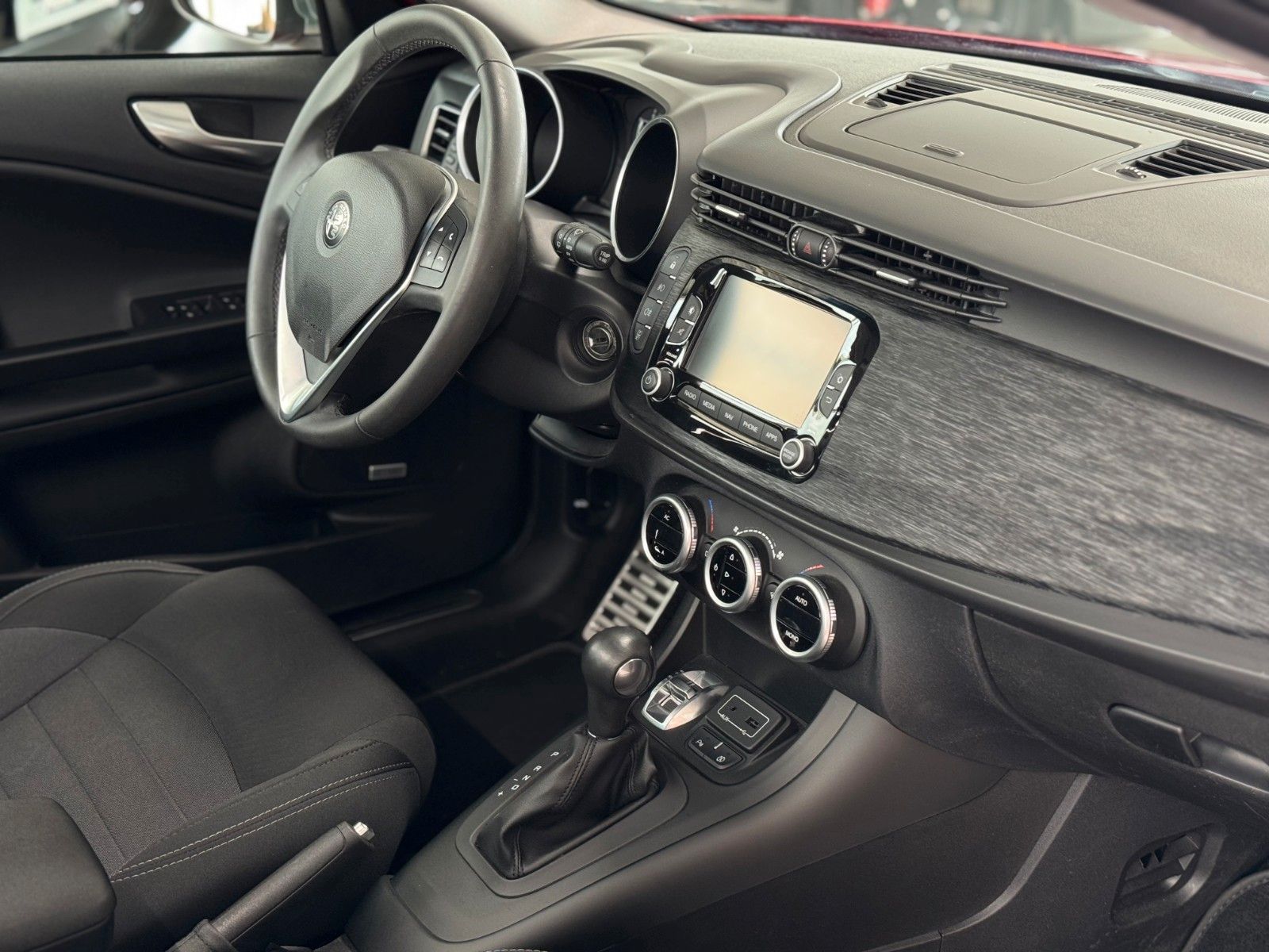 Fahrzeugabbildung Alfa Romeo Giulietta 1.4 TB 16V Super Automatik  "BOSE"