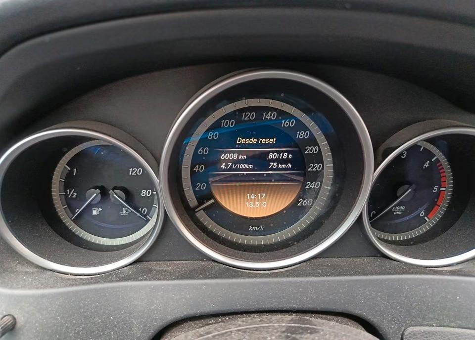 Mercedes-Benz C200 2011 — photo 10