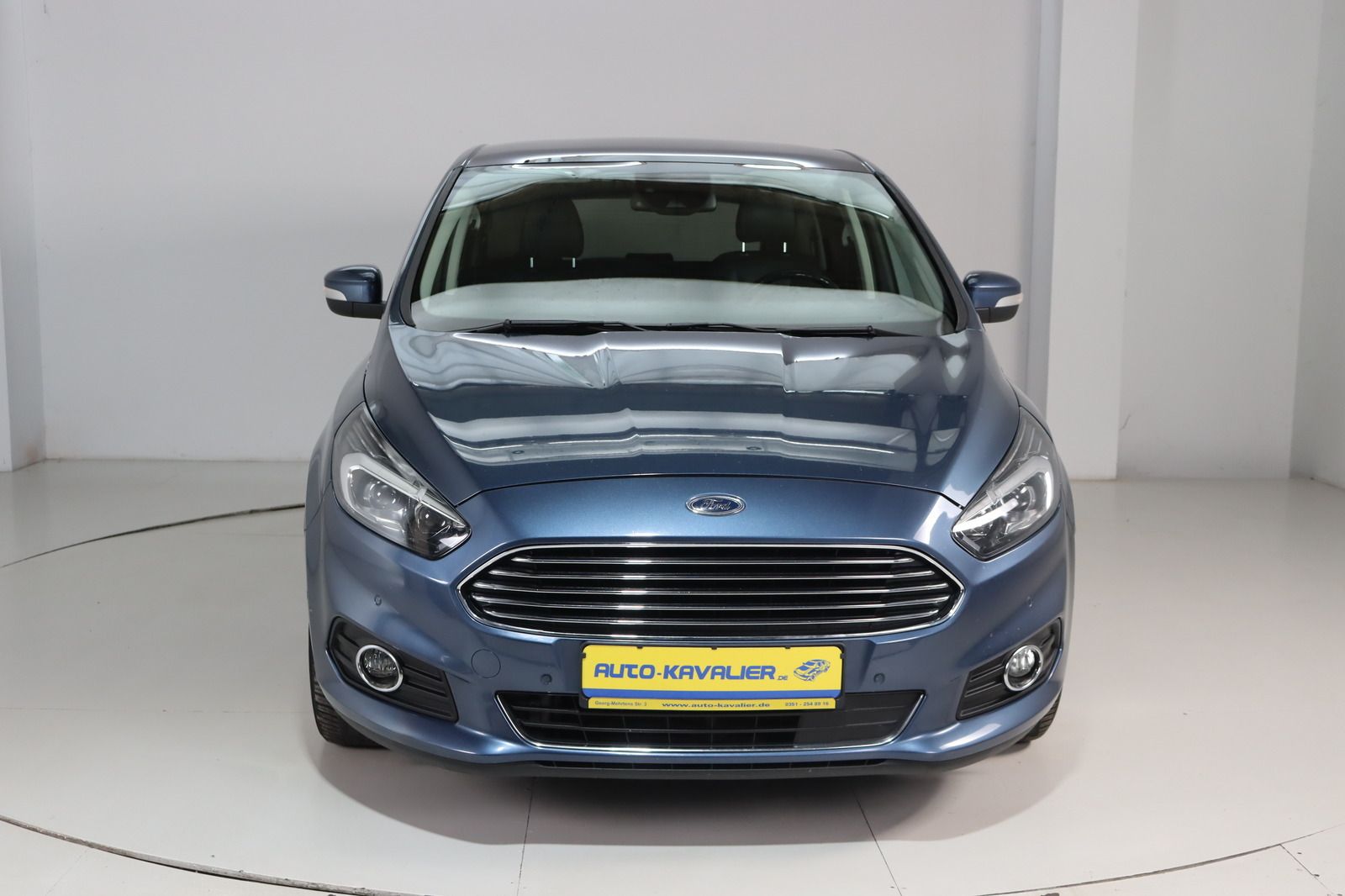 Fahrzeugabbildung Ford S-MAX * Massage * RFK * Pano Titanium