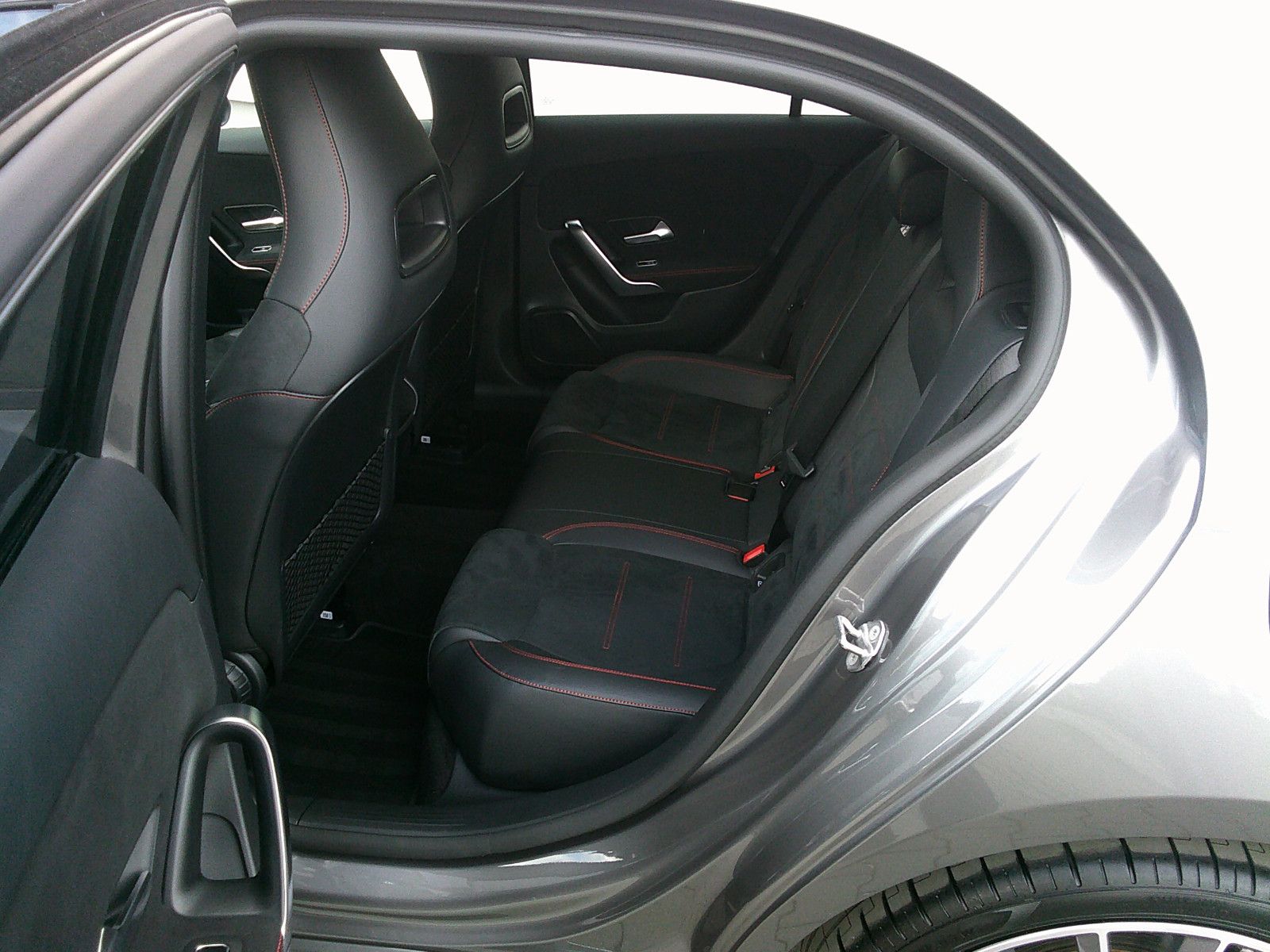 Fahrzeugabbildung Mercedes-Benz A 250 e AMG / Night-Paket