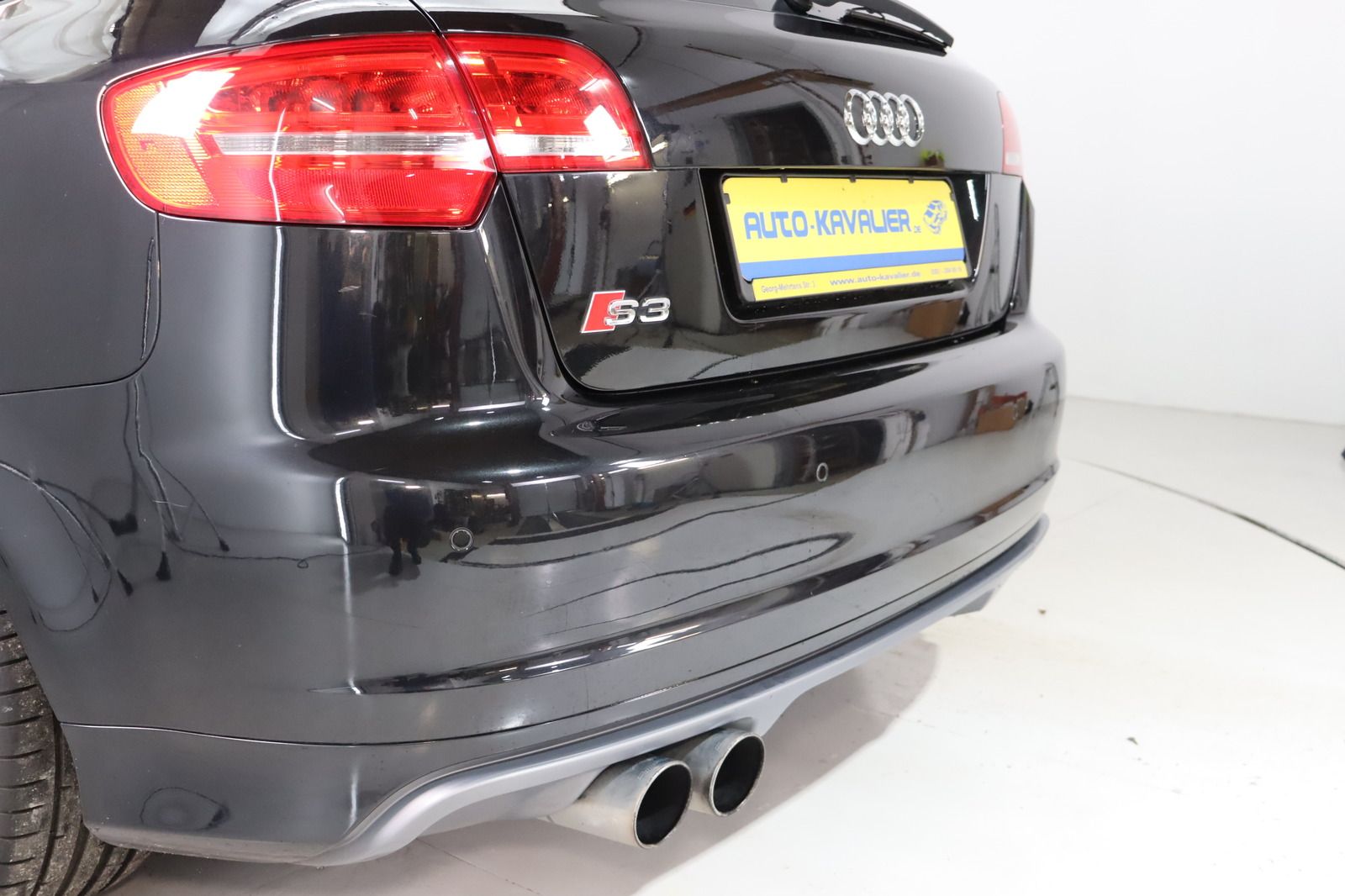 Fahrzeugabbildung Audi S3 2.0 TFSI S tronic Sportback Sitzhzg. * Xenon