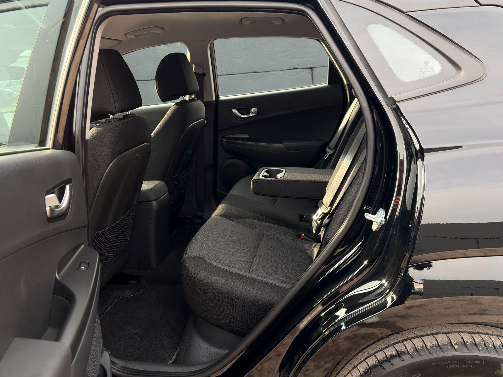 Fahrzeugabbildung Hyundai KONA E Select ACC LHZ SHZ LKAS PDC CarPlay Kam