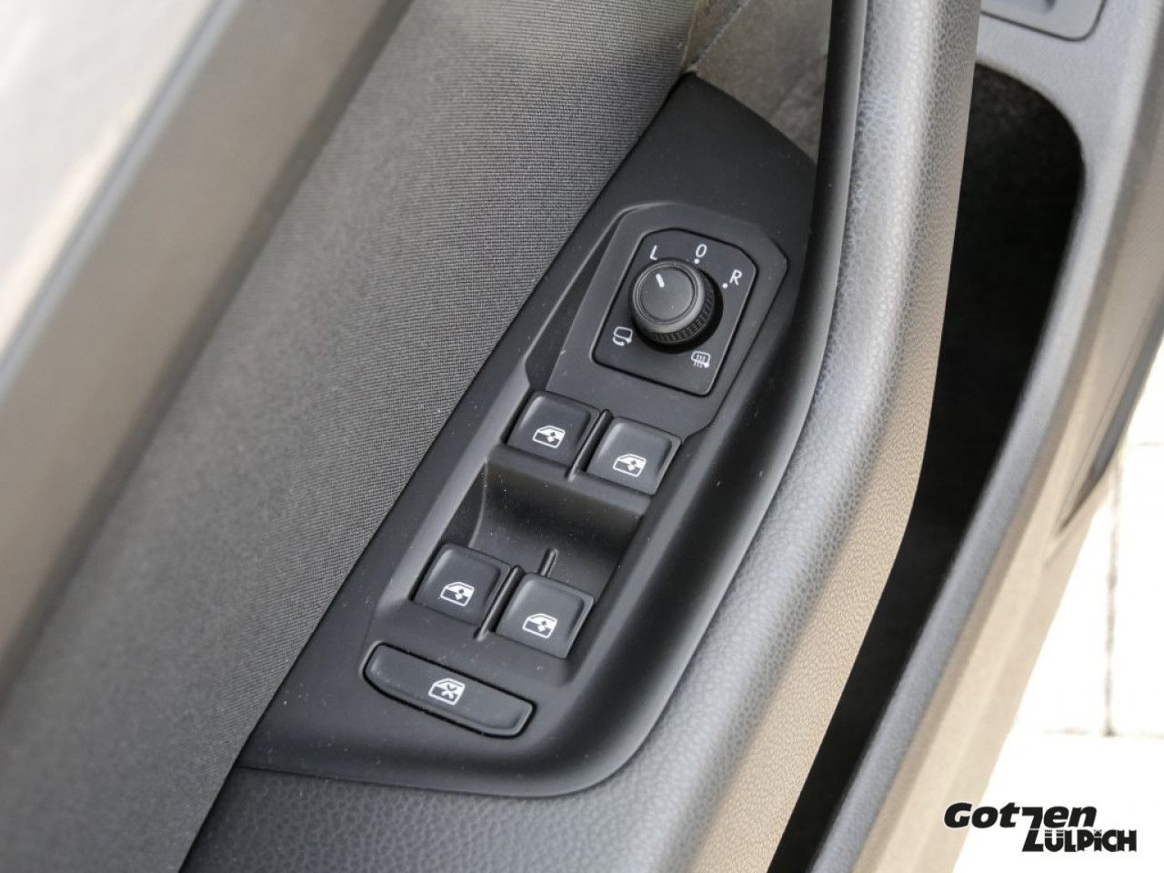 Fahrzeugabbildung Volkswagen Passat Variant Business 1,5TSI DSG Navi Klima