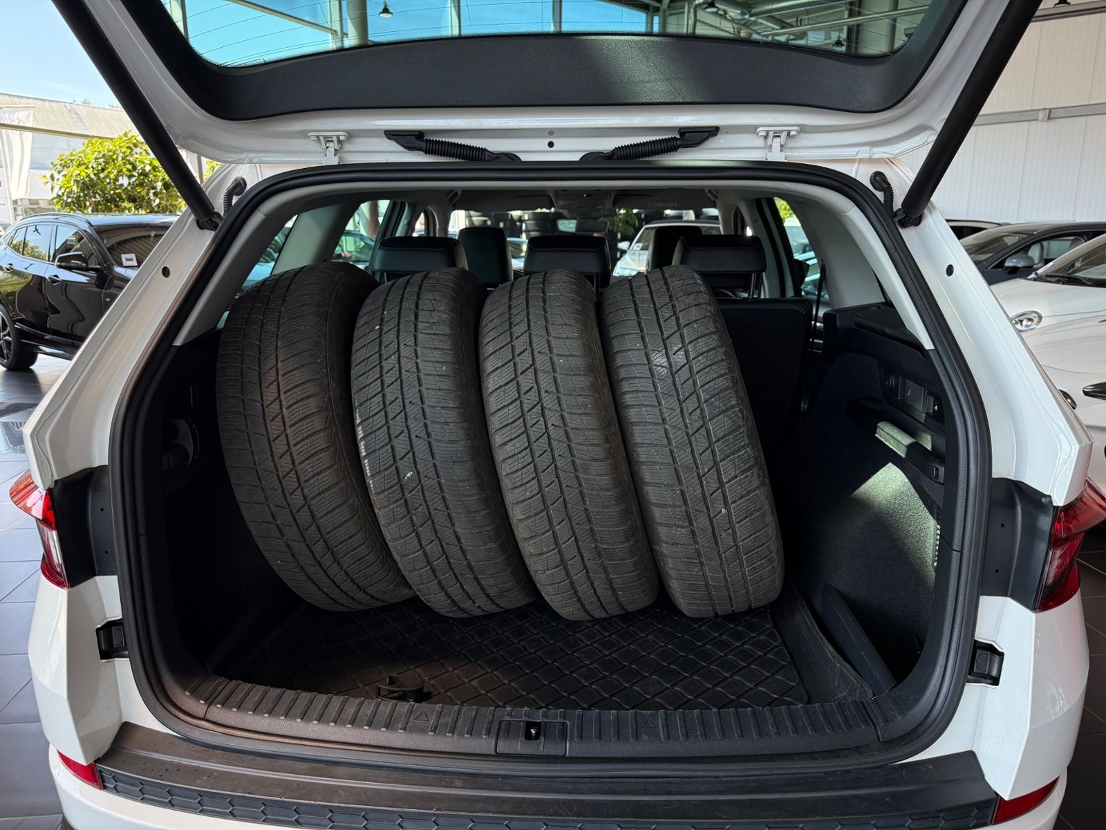 Fahrzeugabbildung SKODA Kodiaq Style 4x4 AHK ACC StHZ CANTON LEDER MEMO
