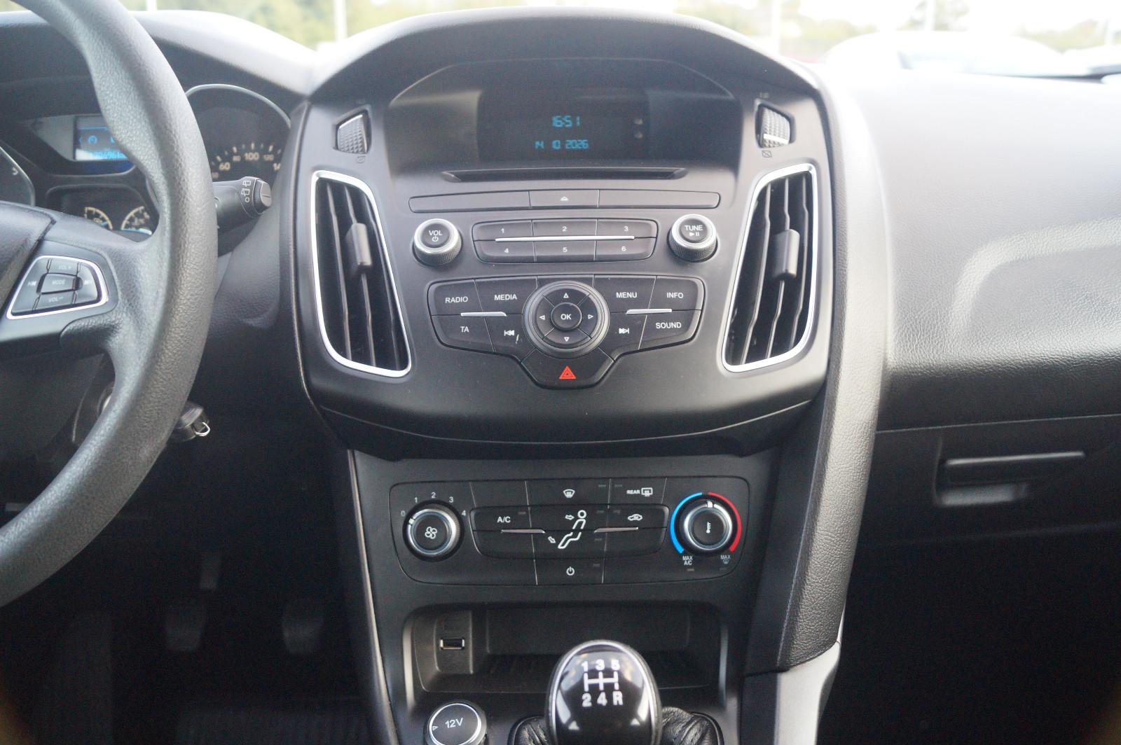 Ford Focus 2015 — photo 15