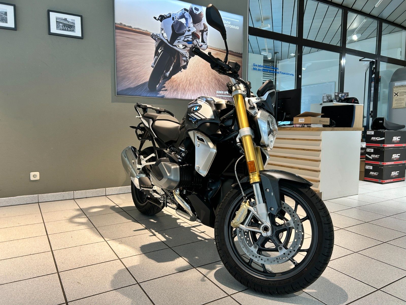 Fahrzeugabbildung BMW R1250R Dienstmotorrad NUR 1479KM!