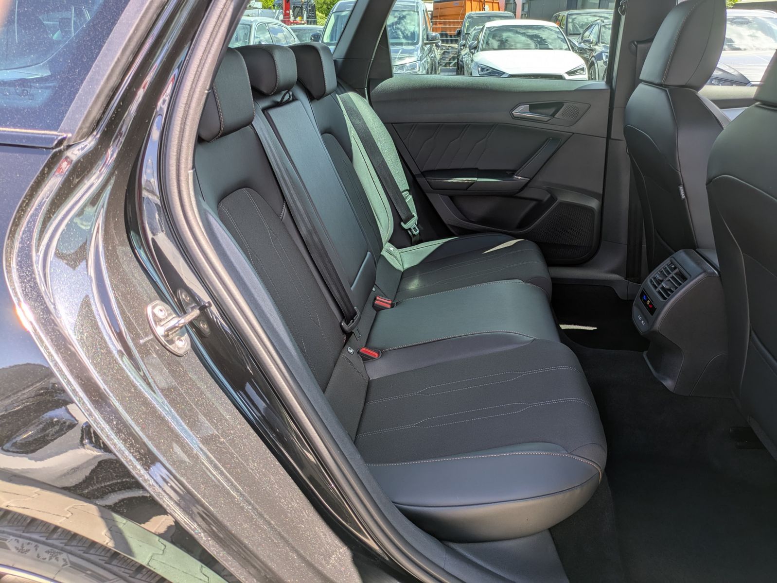 Fahrzeugabbildung CUPRA Leon 1.5 eTSI DSG MATRIX-LED*ACC*APP*KAMERA*18"