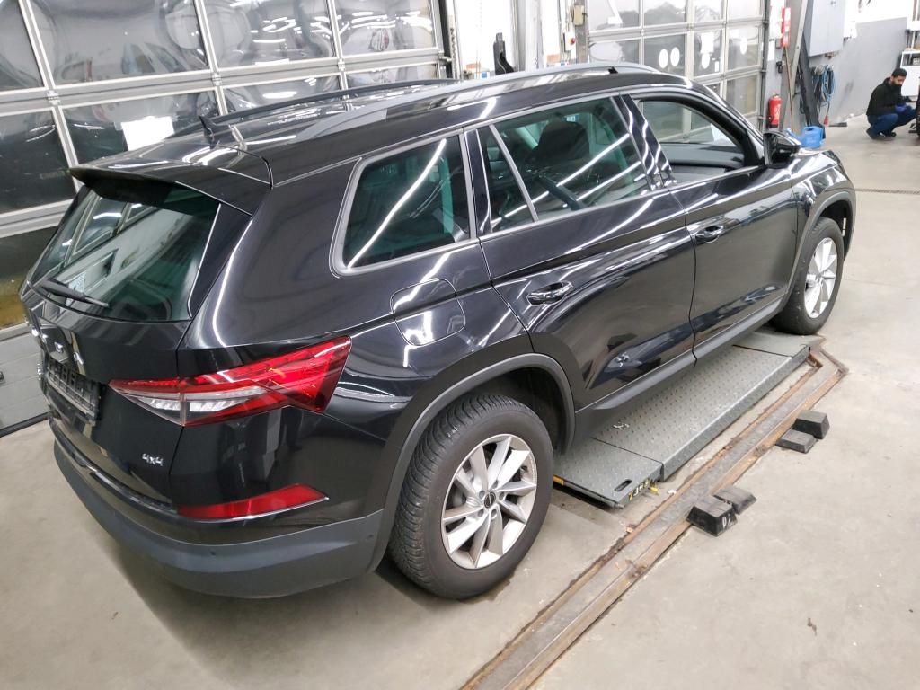 Fahrzeugabbildung SKODA Kodiaq TSI Tour DSG 4x4 Standhzg. Matrix AHK Nav
