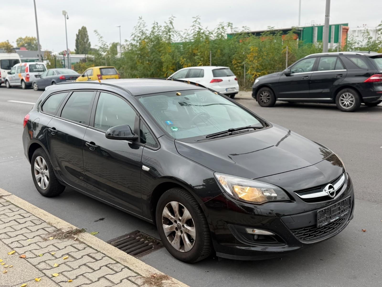 Opel Astra 2015 — interior