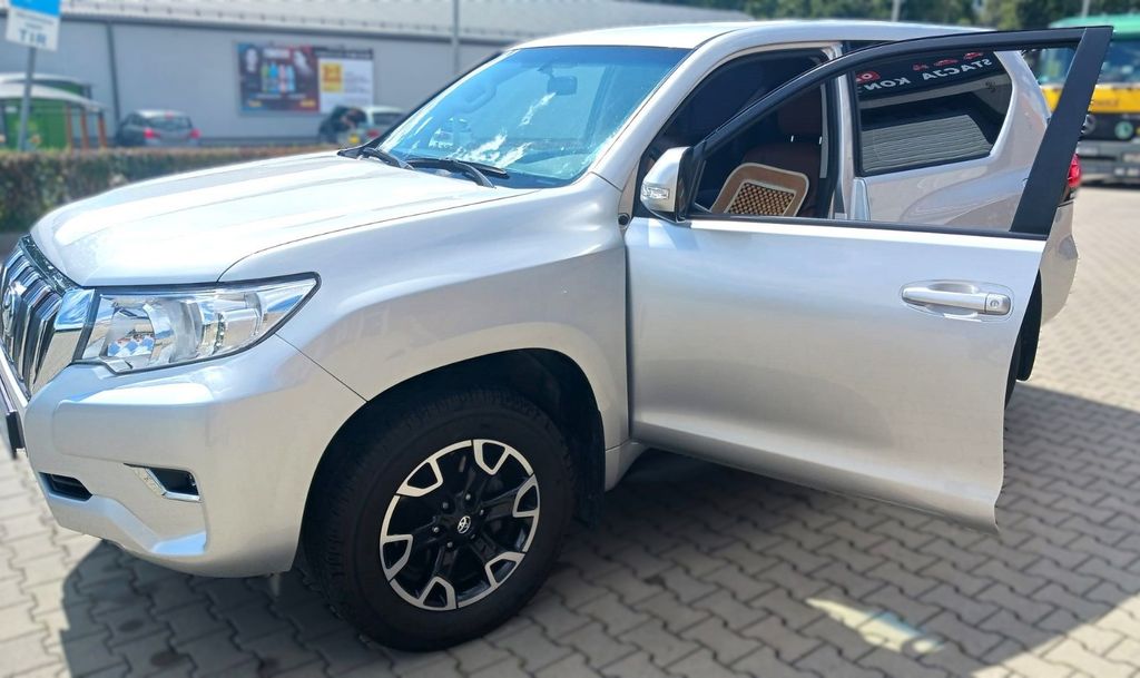 Image of Toyota Land Cruiser