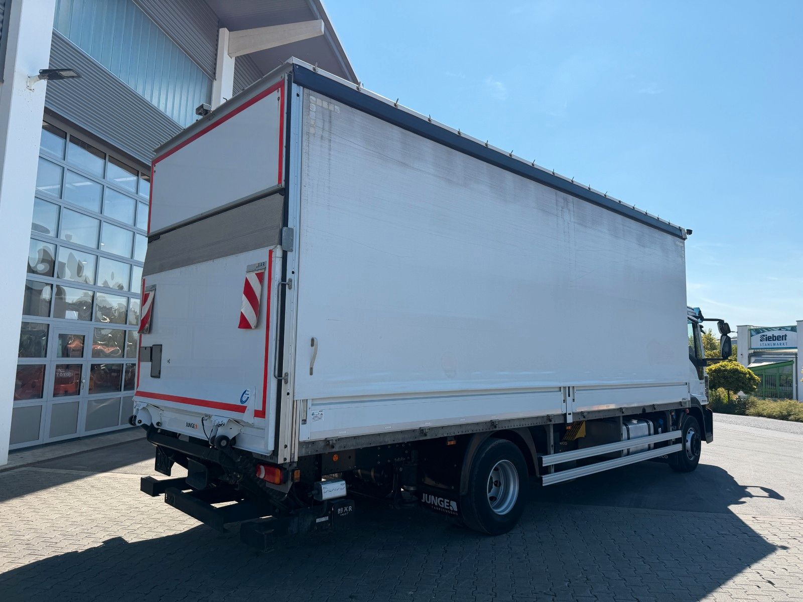 Fahrzeugabbildung Iveco Eurocargo ML160E32/P LBW Bär 1.500kg Abbiegeassi - mit KI generiert/bearbeitet
