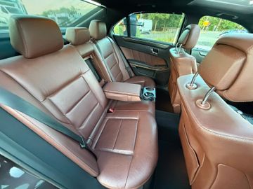 Mercedes E 220 - 11