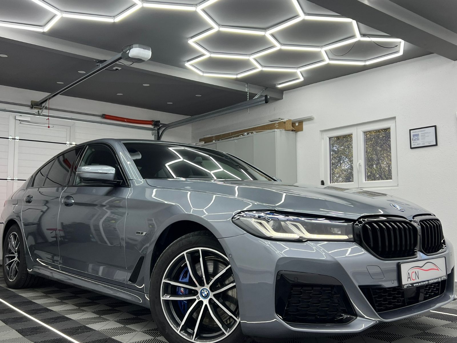 Fahrzeugabbildung BMW 530 e xDrive M SPORT/LASER/HuD/H&K/ACC/AMBI+