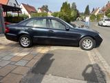 Mercedes-Benz 240 - Mercedes-Benz 240 mit Benzin-Antrieb: Automatik