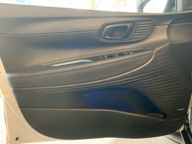Fahrzeugabbildung Hyundai BAYON 1.0 T-GDI 48V-Hybrid Intro/Navi/Plus