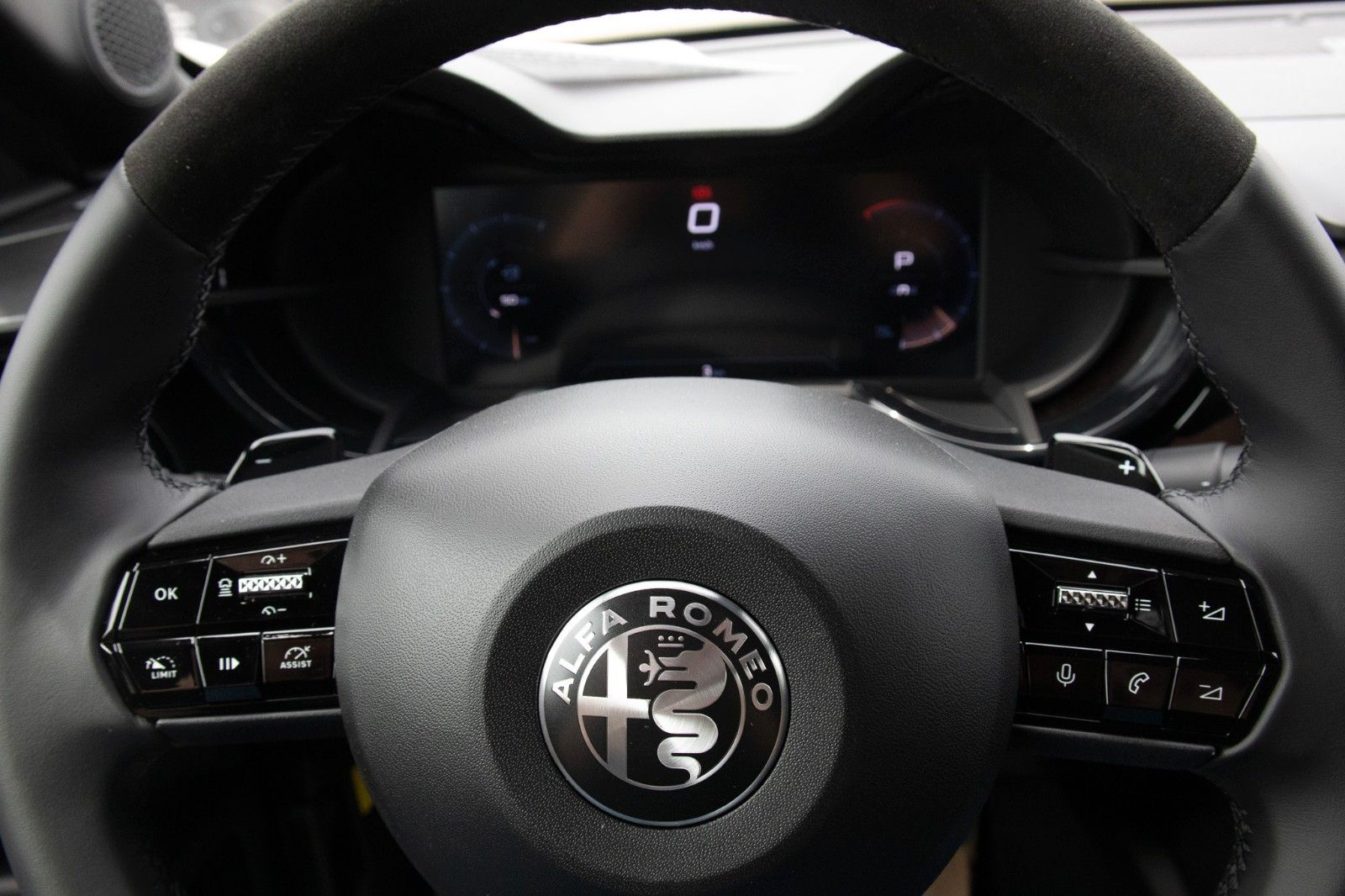 Fahrzeugabbildung Alfa Romeo Junior Q4 Ibrida 1.2 VGT  Prem+Tech+Sport-Paket