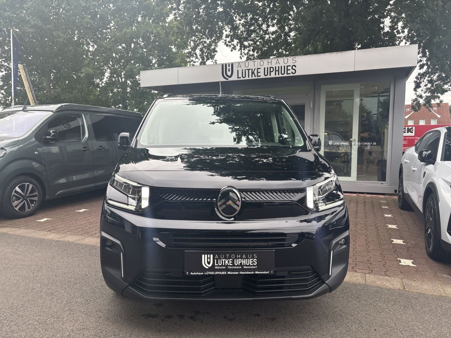 Fahrzeugabbildung Citroën Berlingo XL BlueHDi 130 EAT8 S&S Max Navi CarPla