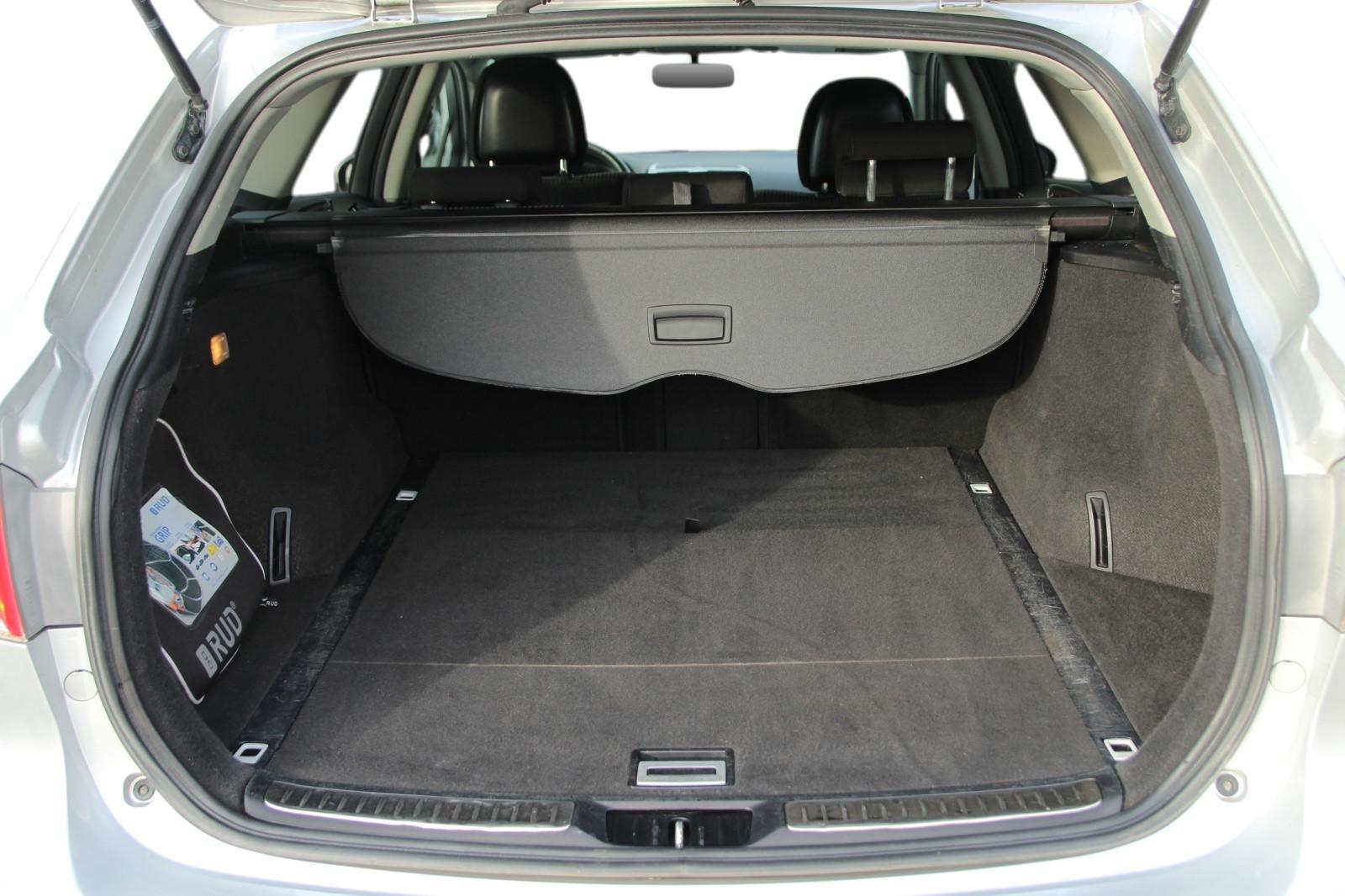 Toyota Avensis 2010 — photo 19