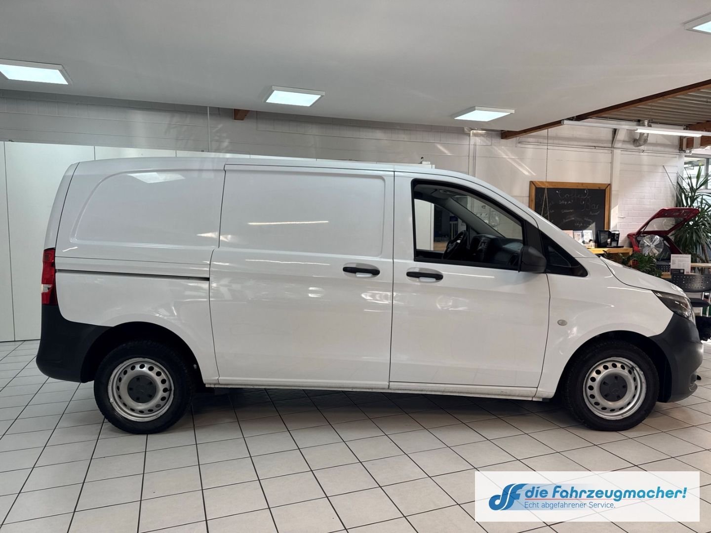 Fahrzeugabbildung Mercedes-Benz Vito Kasten 111 CDI WORKER FWD kompakt BlueTEC T