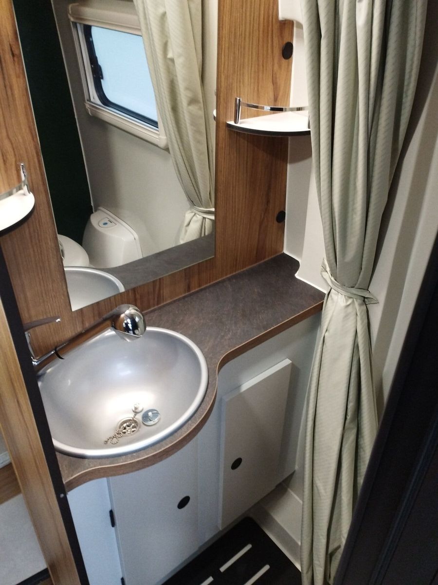 Fahrzeugabbildung Karmann Dexter DE 600 Markise, Captain-Chair-Sitze