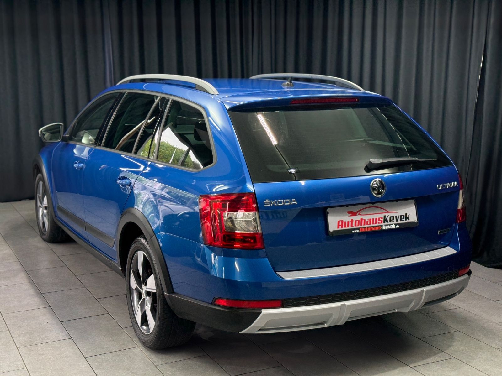 Fahrzeugabbildung SKODA Octavia Combi Scout 4x4|NAVI|XENON|CANTON|