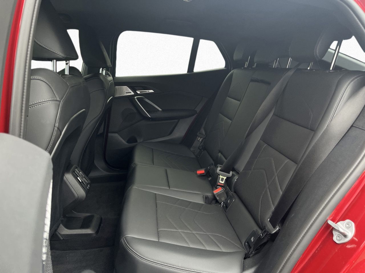 BMW iX2 - Bild 13