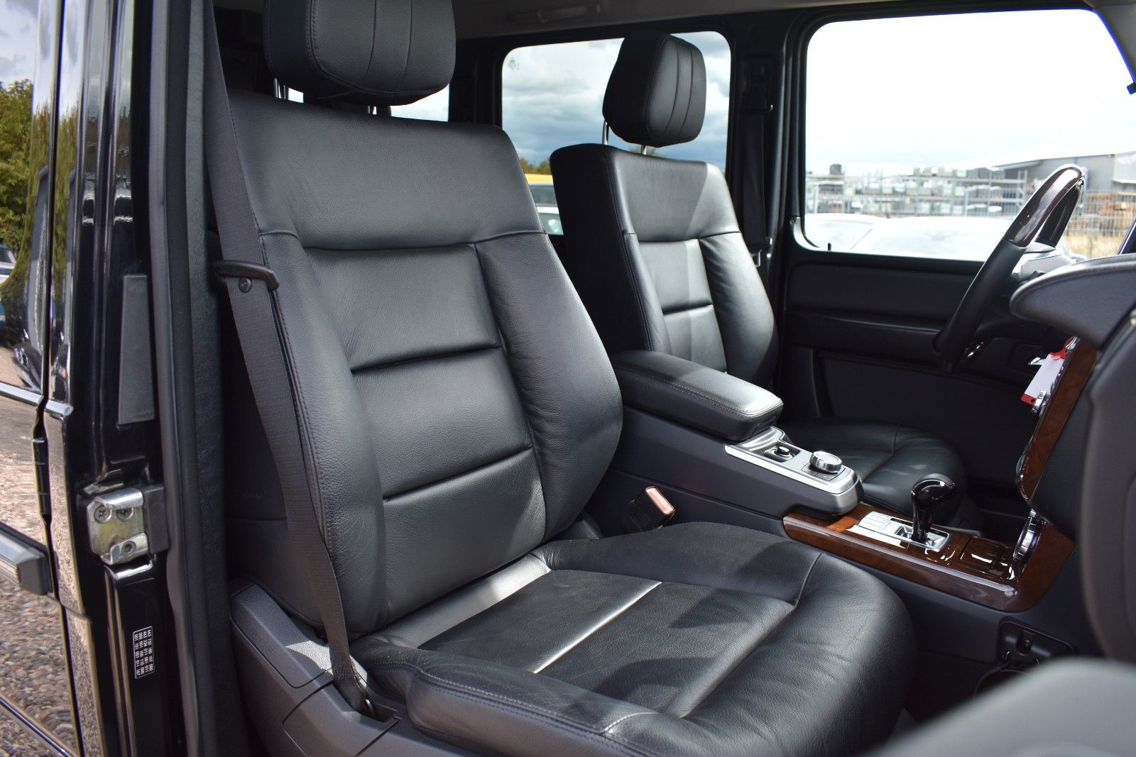Fahrzeugabbildung Mercedes-Benz G 500 V8 1.HAND/AHK/SD/LEDER/KAMERA/TOTWINKEL