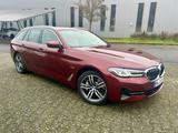 BMW 530e Touring Luxury h/k HUD Laser Pano INDIVIDUA - rote BMW 5er Reihe