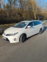 Toyota Auris 124 PS, Diesel, TÜV 07.27, Langstrecke - weiße Toyota Auris Touring Sports