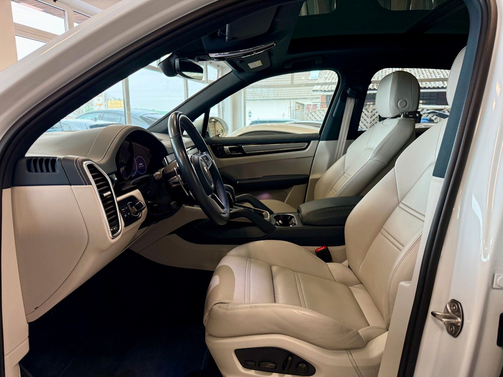 Fahrzeugabbildung Porsche Cayenne V6 Platinum Edition SportChrono/Panorama