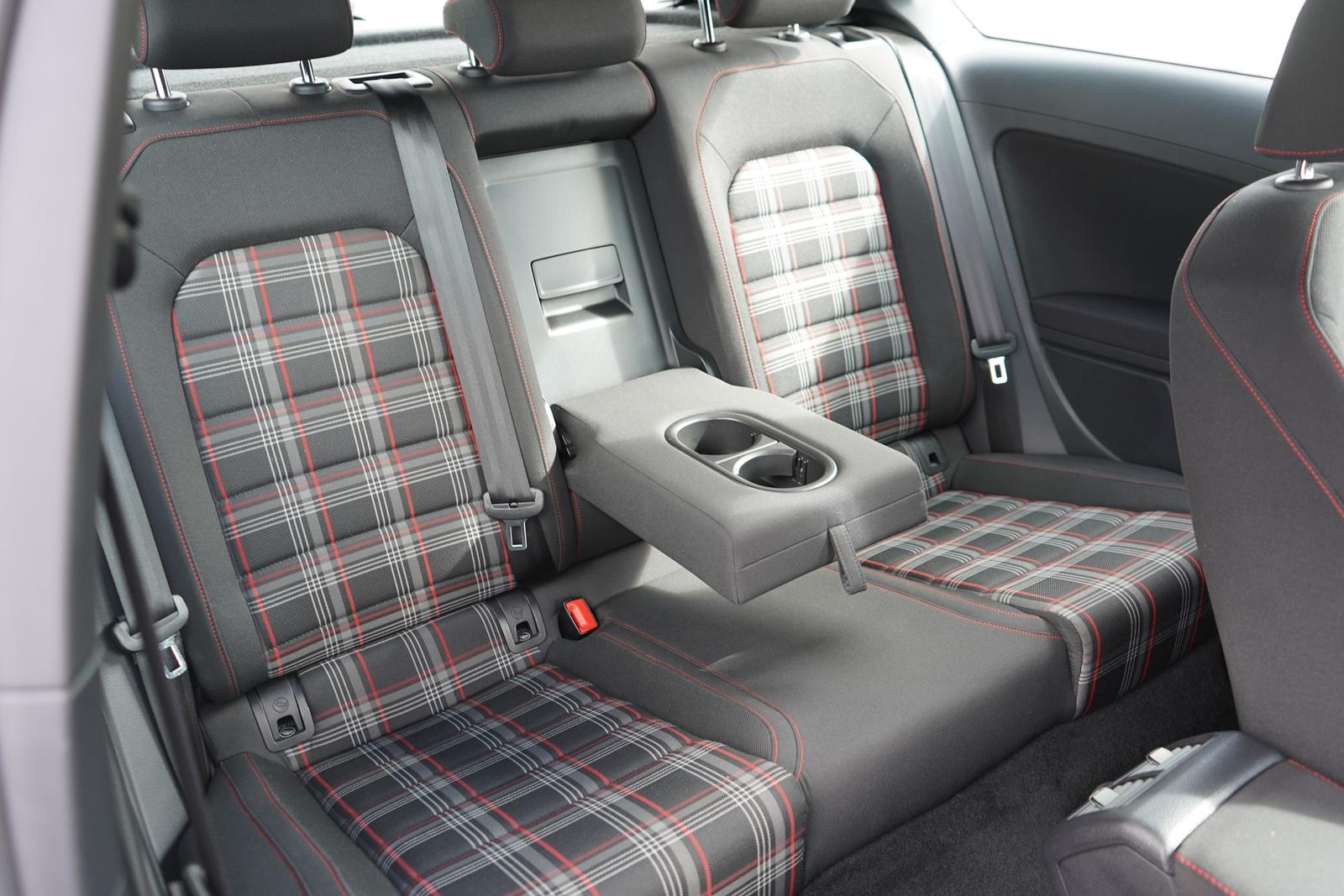 Volkswagen Golf VII 2.0 GTI Sitzheizung Klimaaut. PDC AHK