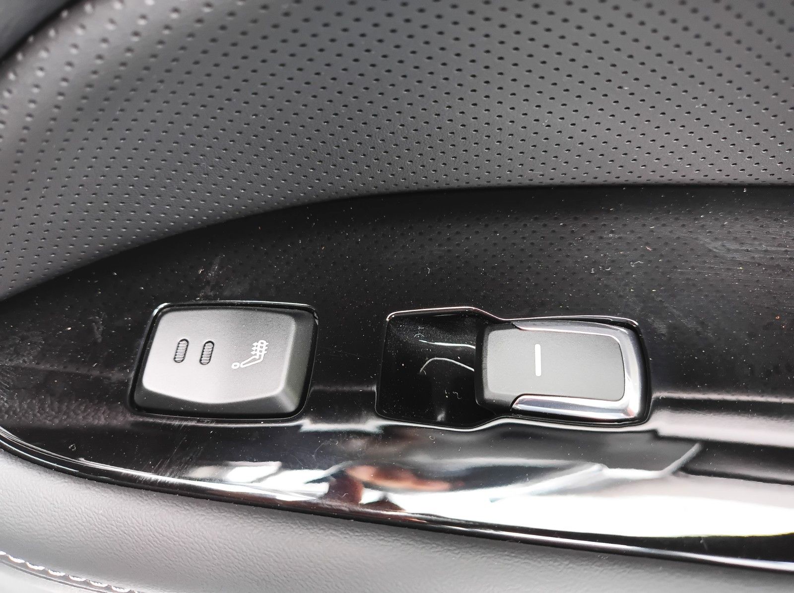 Fahrzeugabbildung KGM REXTON+BLACKLINE+20ZOLL+PANO+360°+KAMERA+LEDER+