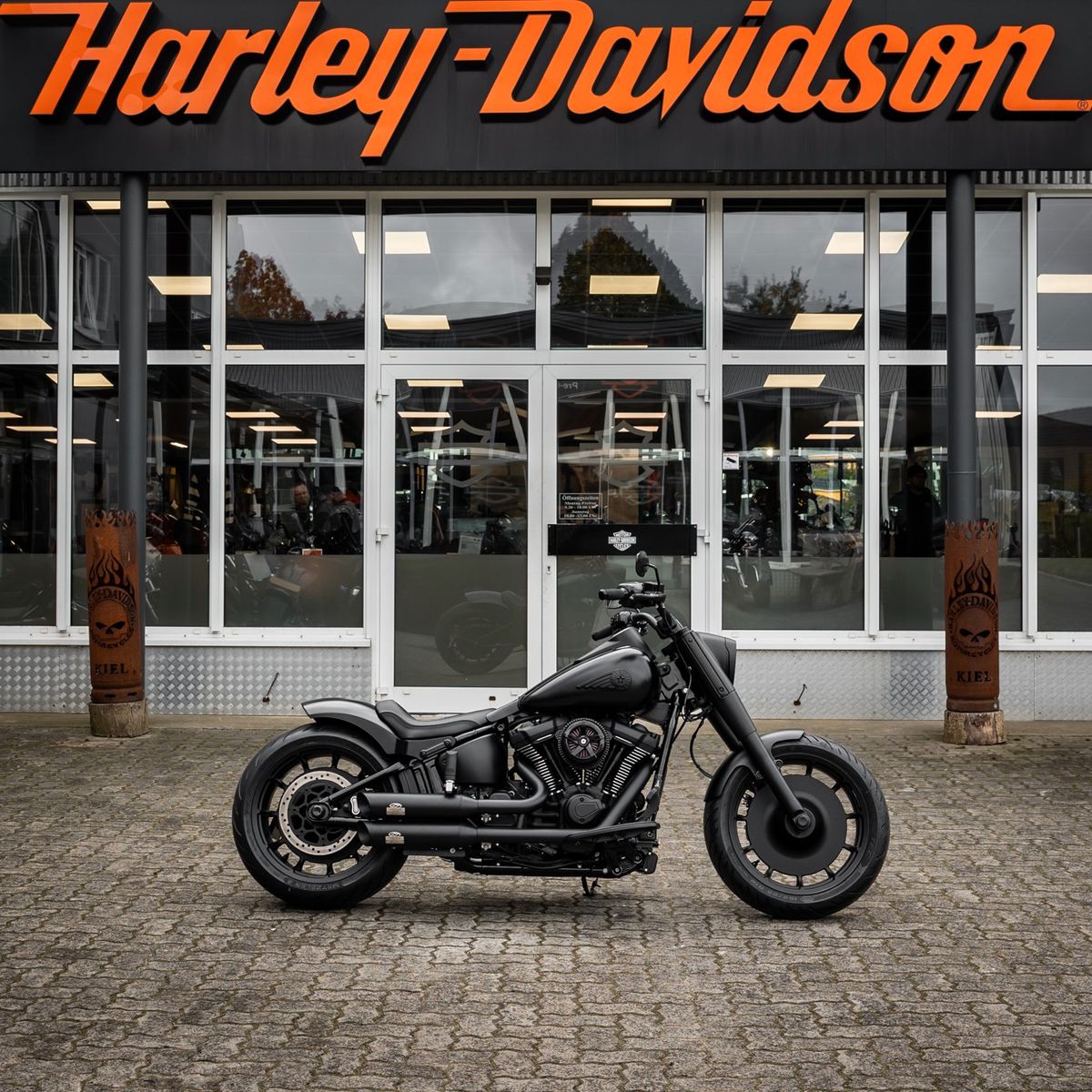 Fahrzeugabbildung Harley-Davidson ALL MATT DARK BOY FLFBS 117 MY25-H-D Kiel Custom