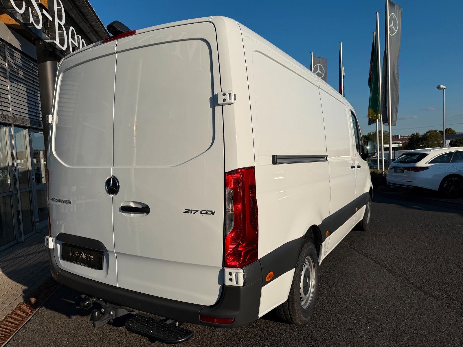Fahrzeugabbildung Mercedes-Benz Sprinter 317 CDI 3665 9G Flach AHK3,5t DISTRONIC