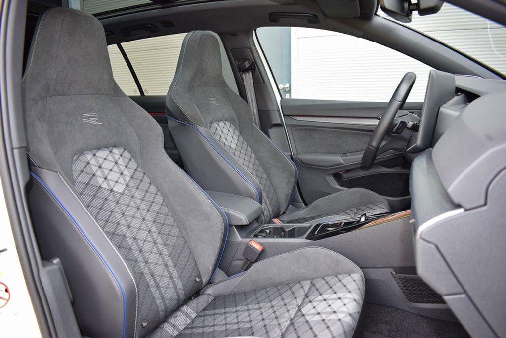 Volkswagen Golf VIII Variant 1.5 eTSI DSG R-Line Matrix foto 5