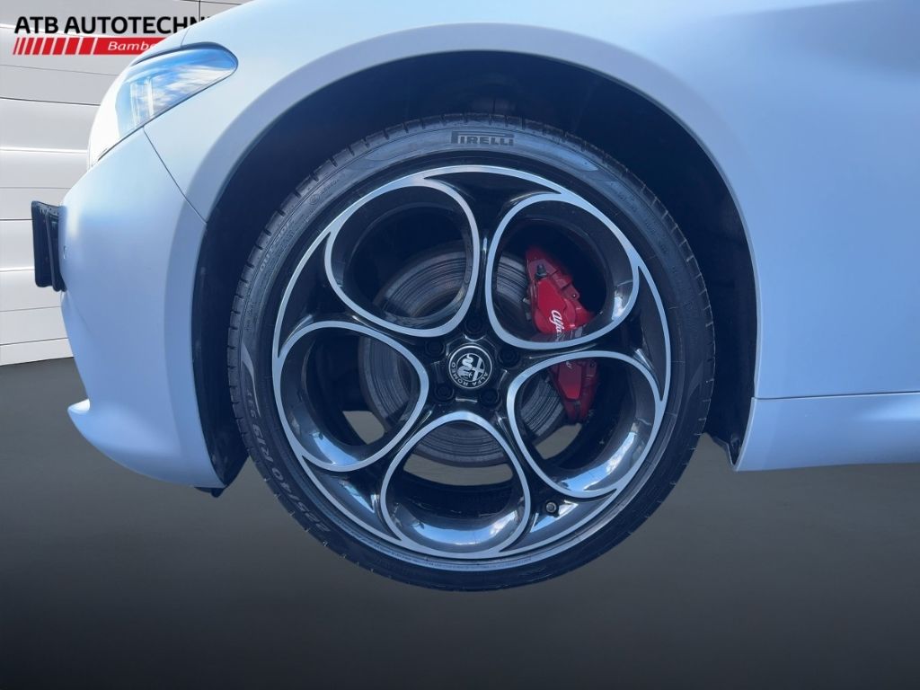 Fahrzeugabbildung Alfa Romeo Giulia Competizi.Matt Silber (ab Werk) Limitiert