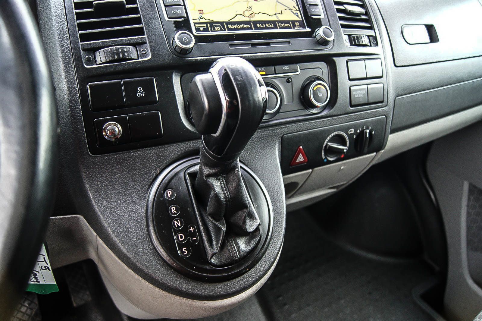 Fahrzeugabbildung Volkswagen T5 2.0TDI Mixto lang 4Motion DSG 5-SITZE ANHZV