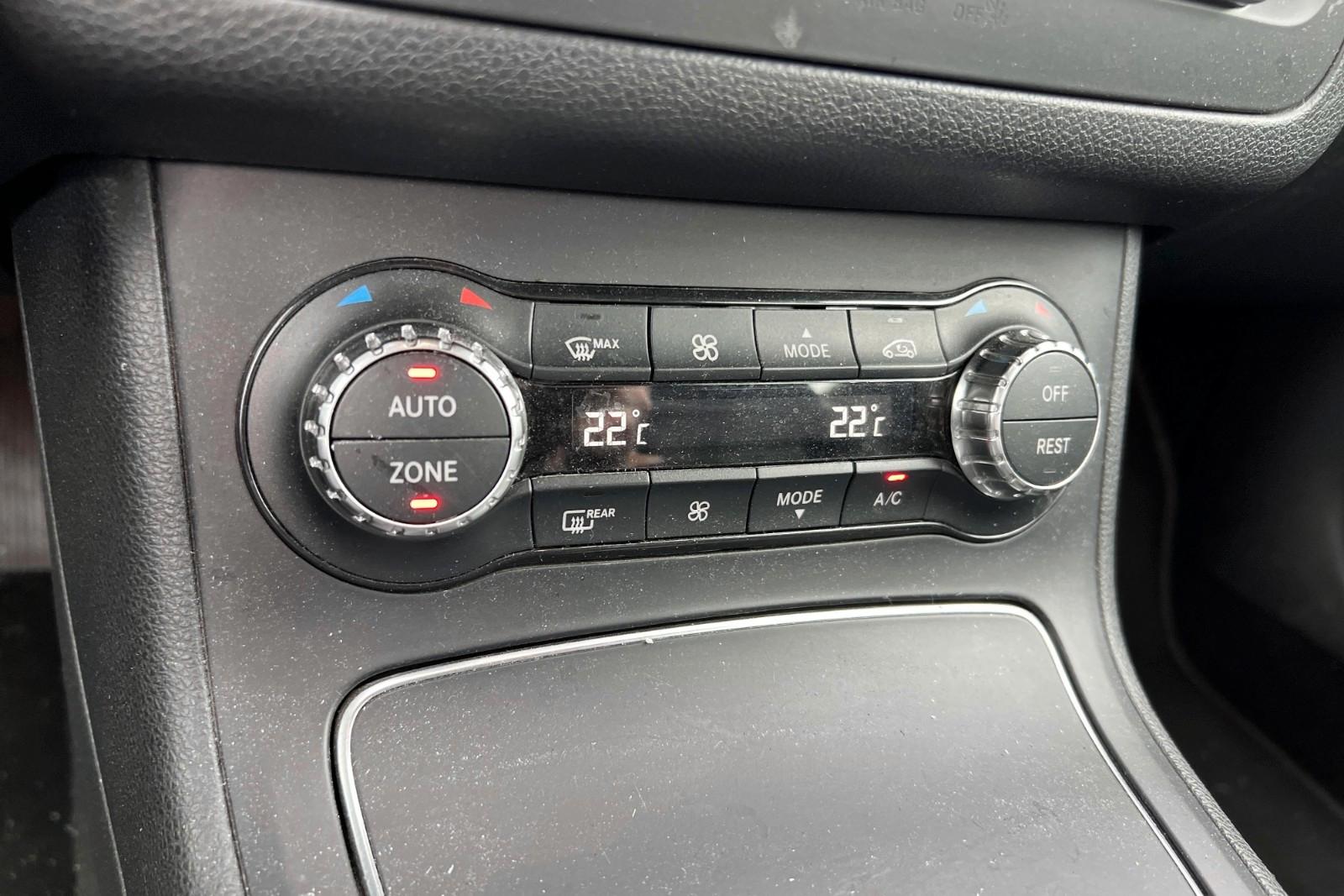 Mercedes-Benz B220 2015 — photo 13