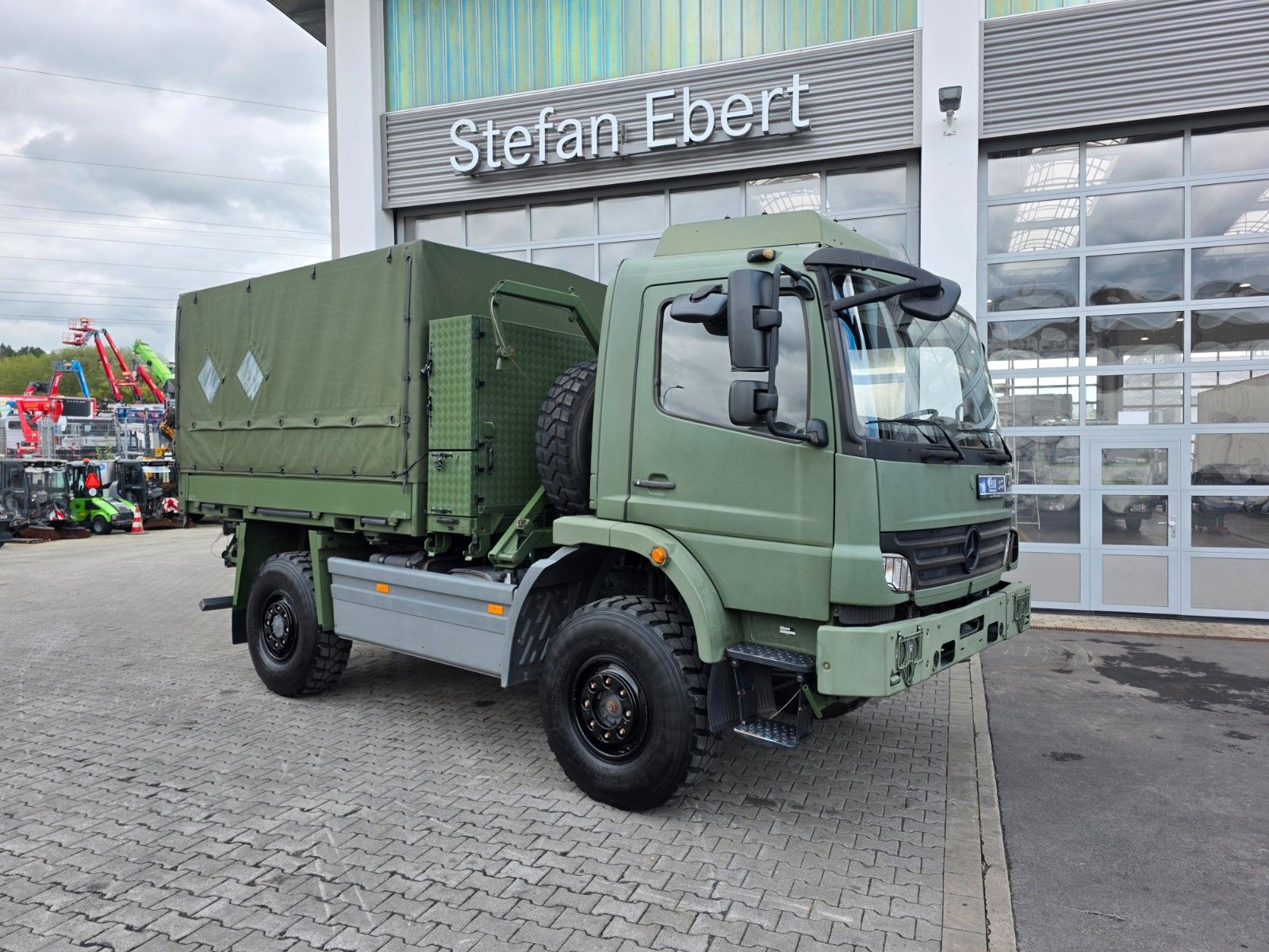 Fahrzeugabbildung Mercedes-Benz Atego 1018 A 4x4 Pritsche Plane mehrfach vorh.