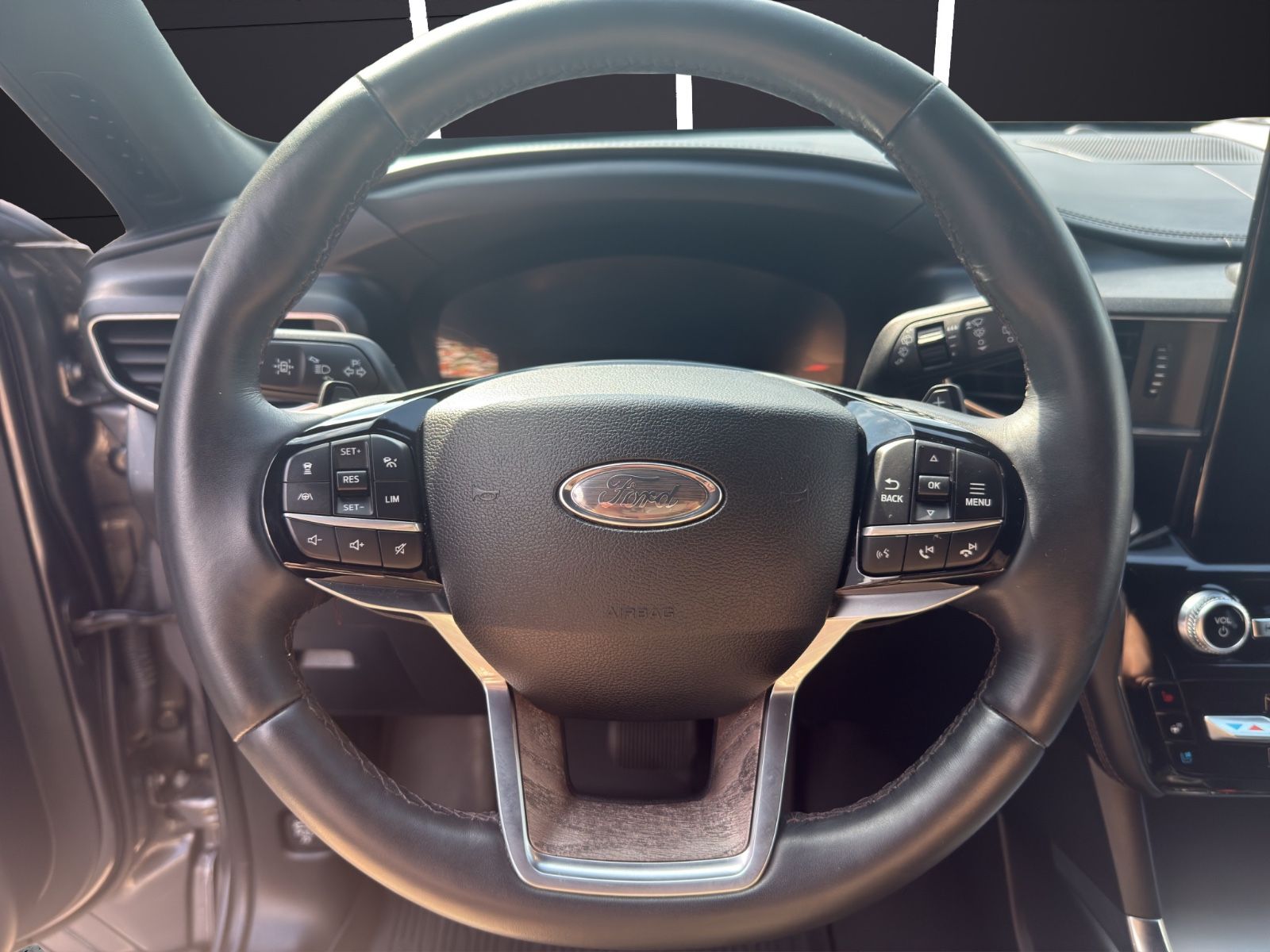 Fahrzeugabbildung Ford Explorer Platinum Plug-in-Hybrid 4x4*Pano*B&O*