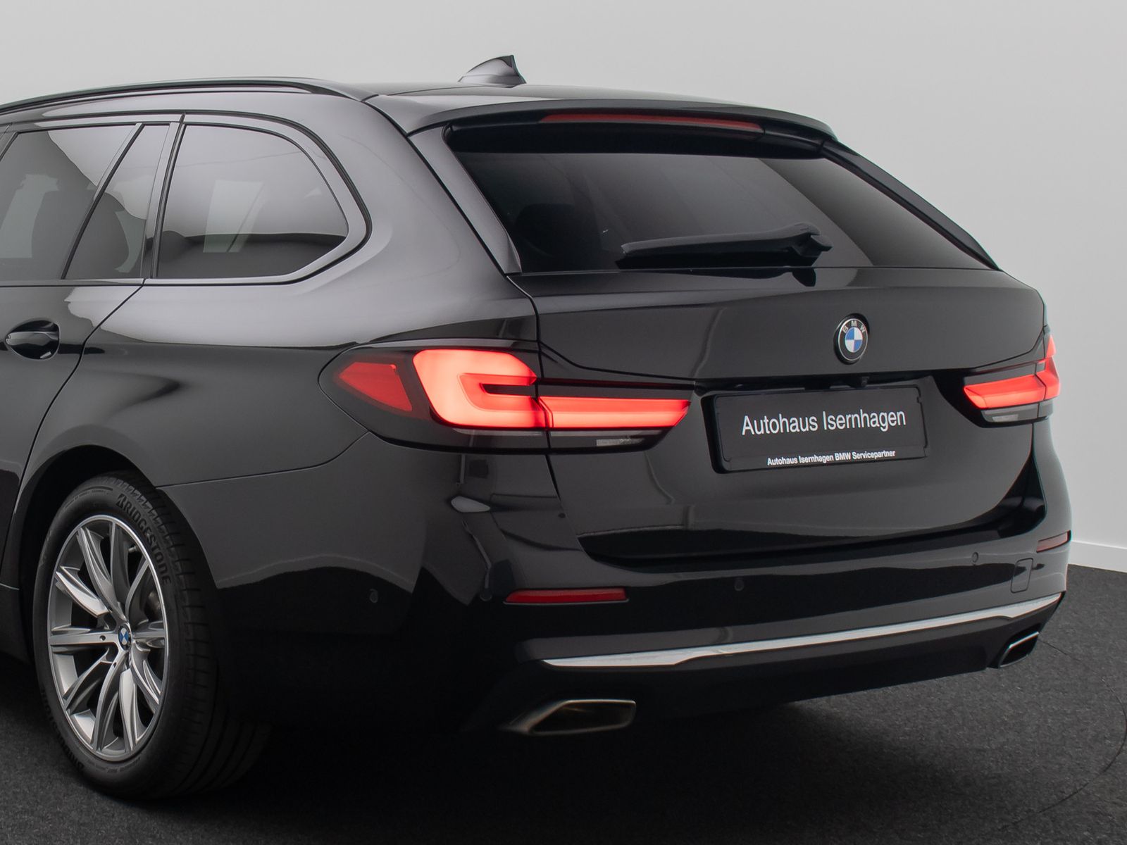 Fahrzeugabbildung BMW 530i xD Luxury Line DAB Kamera HiFi Sportstz 18"