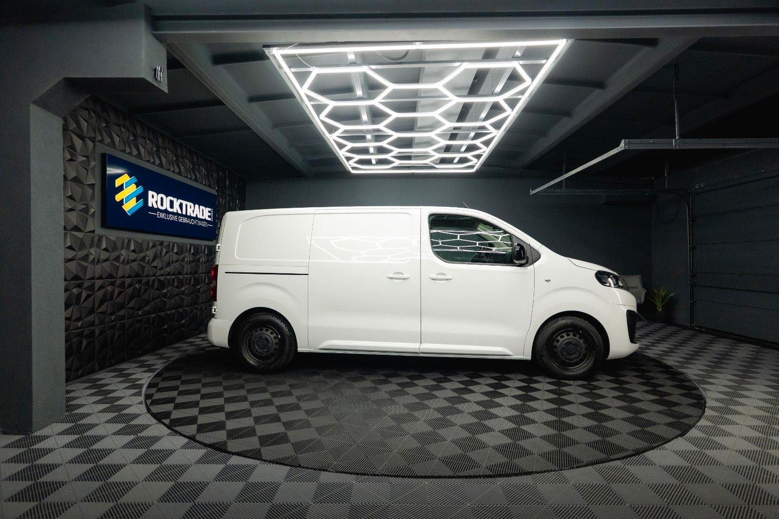 Fahrzeugabbildung Citroën Jumpy Kasten Club M Automatik *Regalsystem*360°*