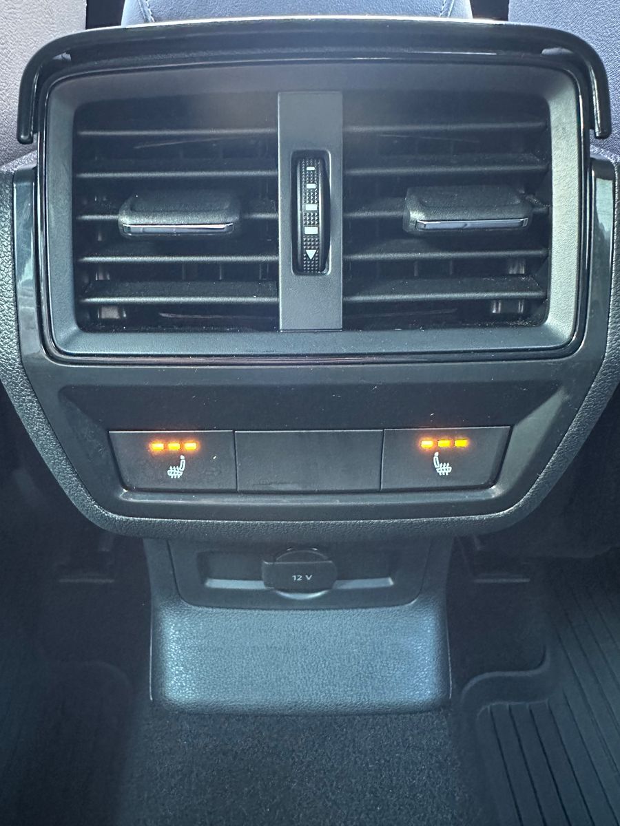 Fahrzeugabbildung SKODA Karoq 2.0 TDI DSG 4x4 Sportline NAV+ACC+360GRAD