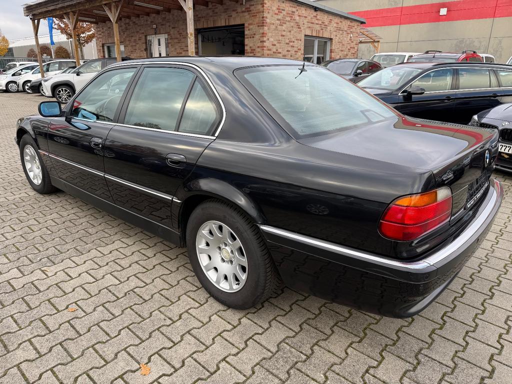 BMW 728