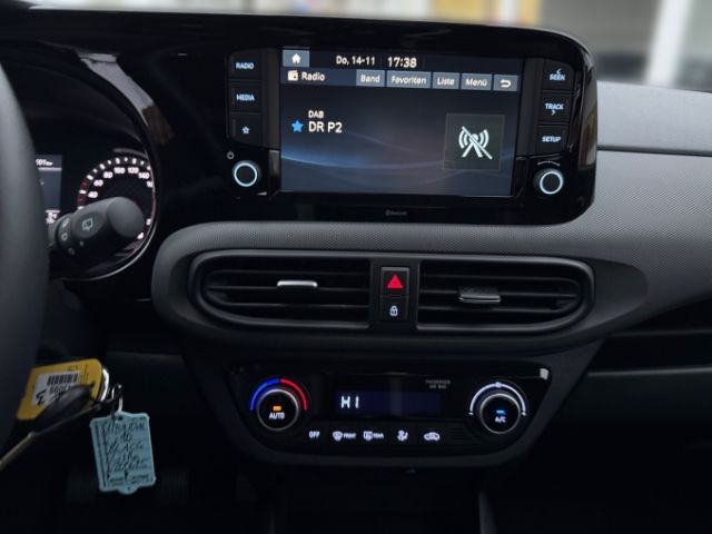 Fahrzeugabbildung Hyundai i10 Advanced 1.0 +KLIMA+SHZ+RFK+CARPLAY+TEMPOMAT