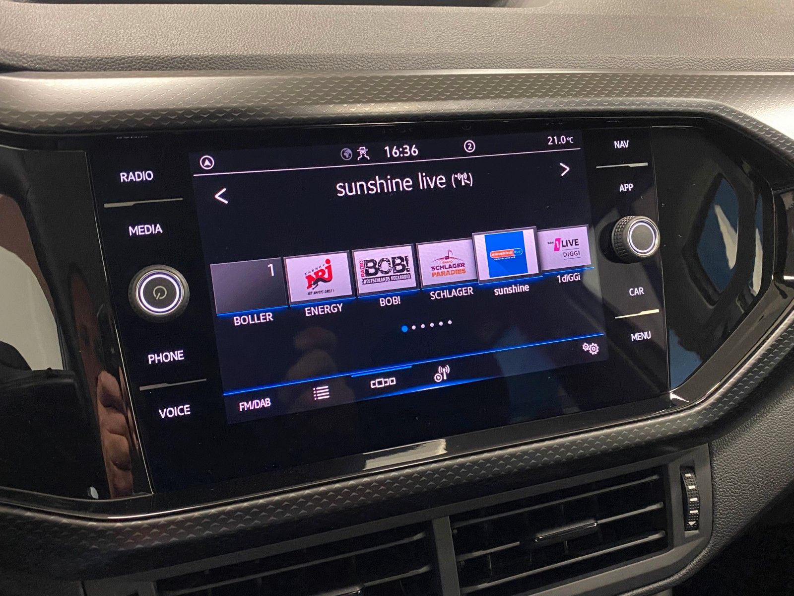 Fahrzeugabbildung Volkswagen T-Cross 1.0 TSI DSG Life+ALU 16"++PDC++TELEFON++