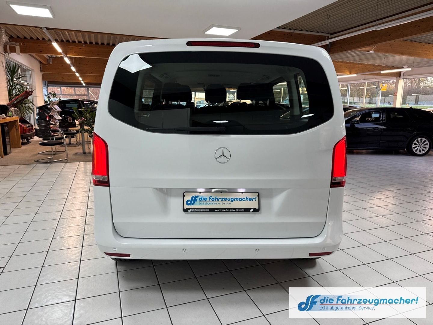 Fahrzeugabbildung Mercedes-Benz V 250 d kompakt LED Blendfreies Fernl. Kurvenlic