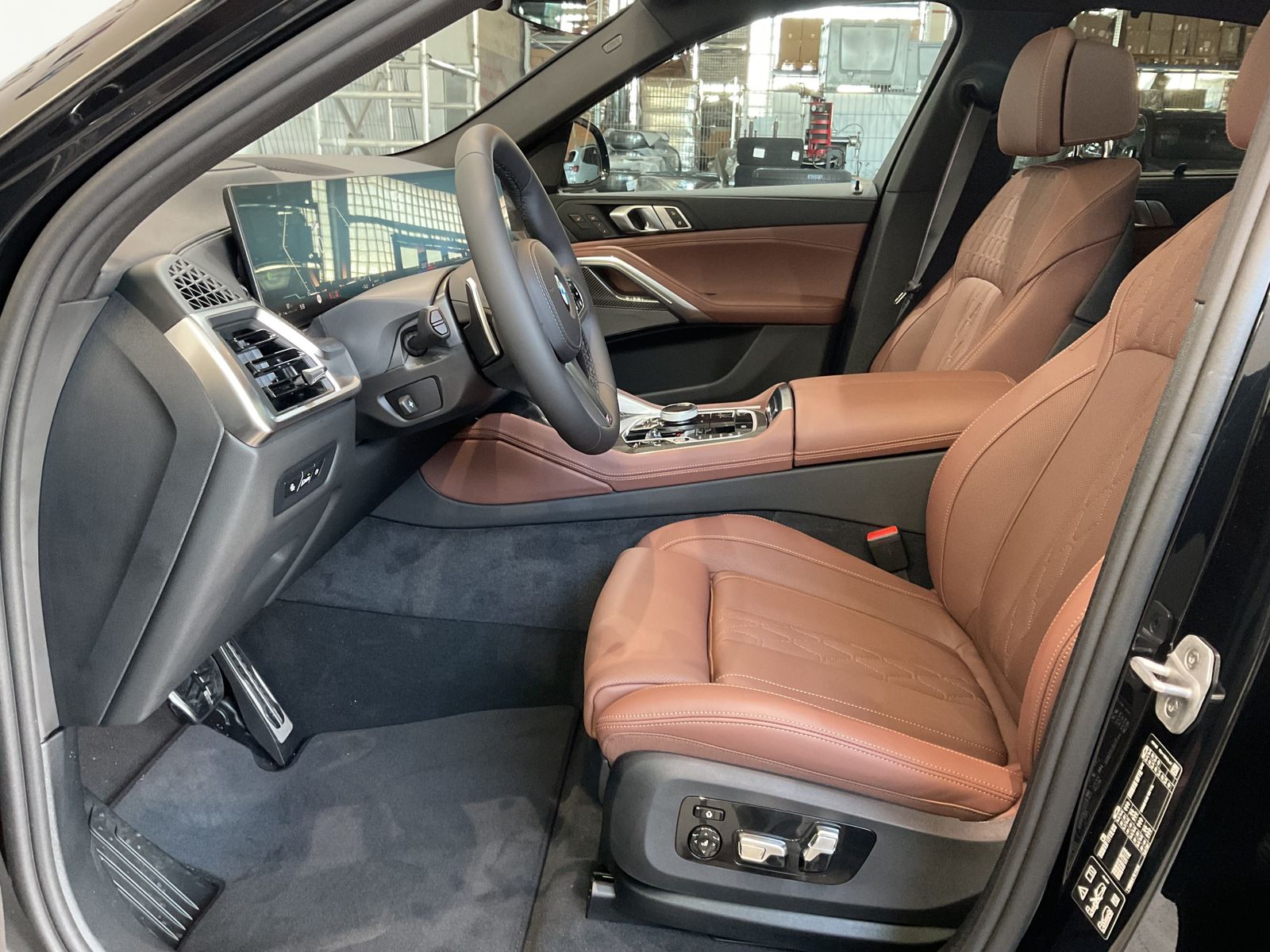Fahrzeugeinzelansicht 11 Fahrzeugabbildung BMW X6 xDrive40d *Harman Kardon *Sitzbelüftung *Stan